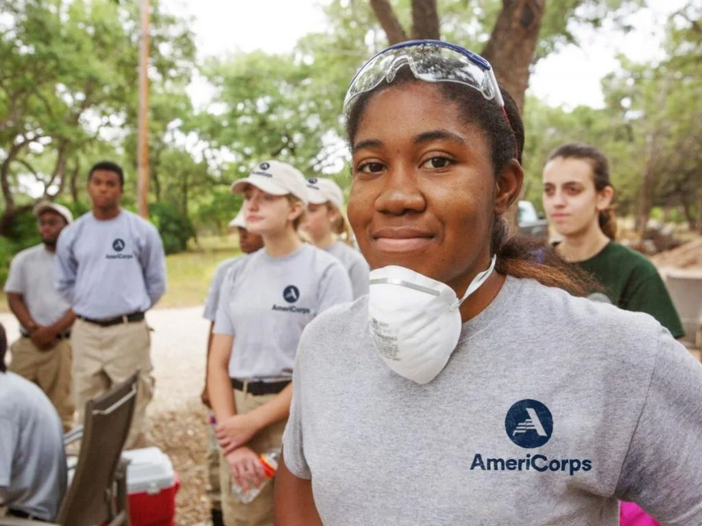 AmeriCorps volunteers serving together